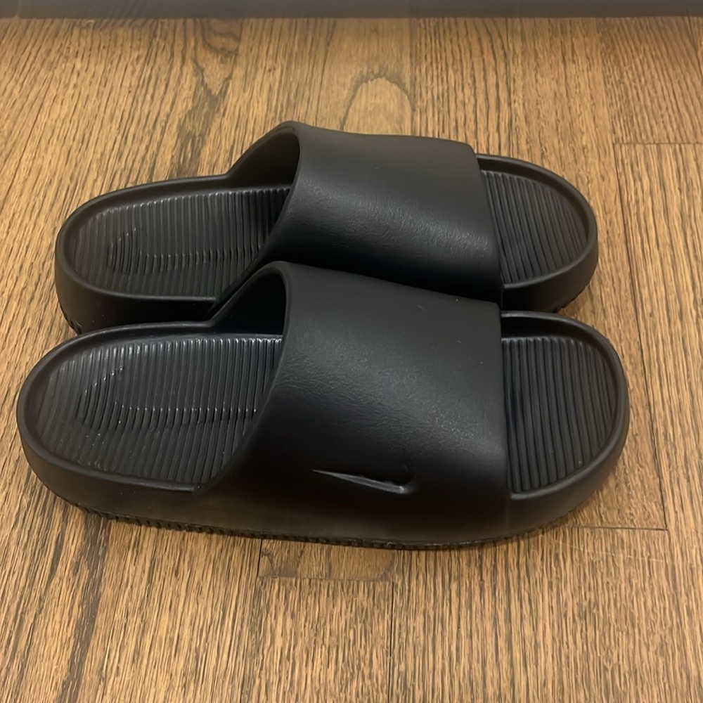 Black nike slides
